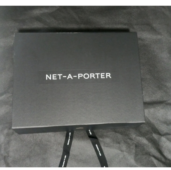 Net-A-Porter Empty boxes + 1 Travel Garment Bag + Extras. - Picture 13 of 13